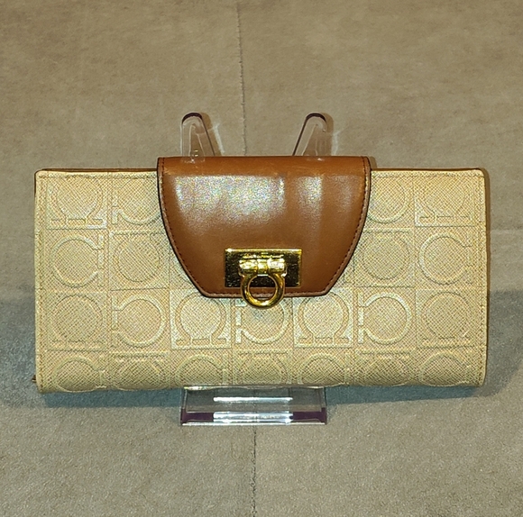 SALVATORE FERRAGAMO GANCINI MONOGRAM EMBOSSED LOGO LEATHER 2-TONE LONG WALLET - Picture 12 of 16